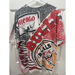 Vintage 90s Full Print Chicago Bull Magic Johnson size large T-shirt *RARE*